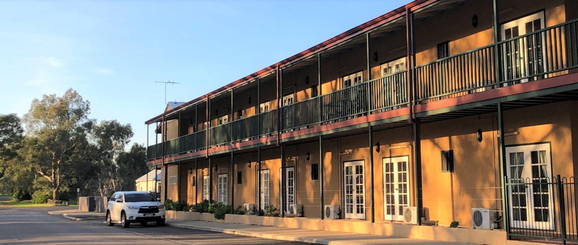 Settlers Hotel Йорк Екстериор снимка