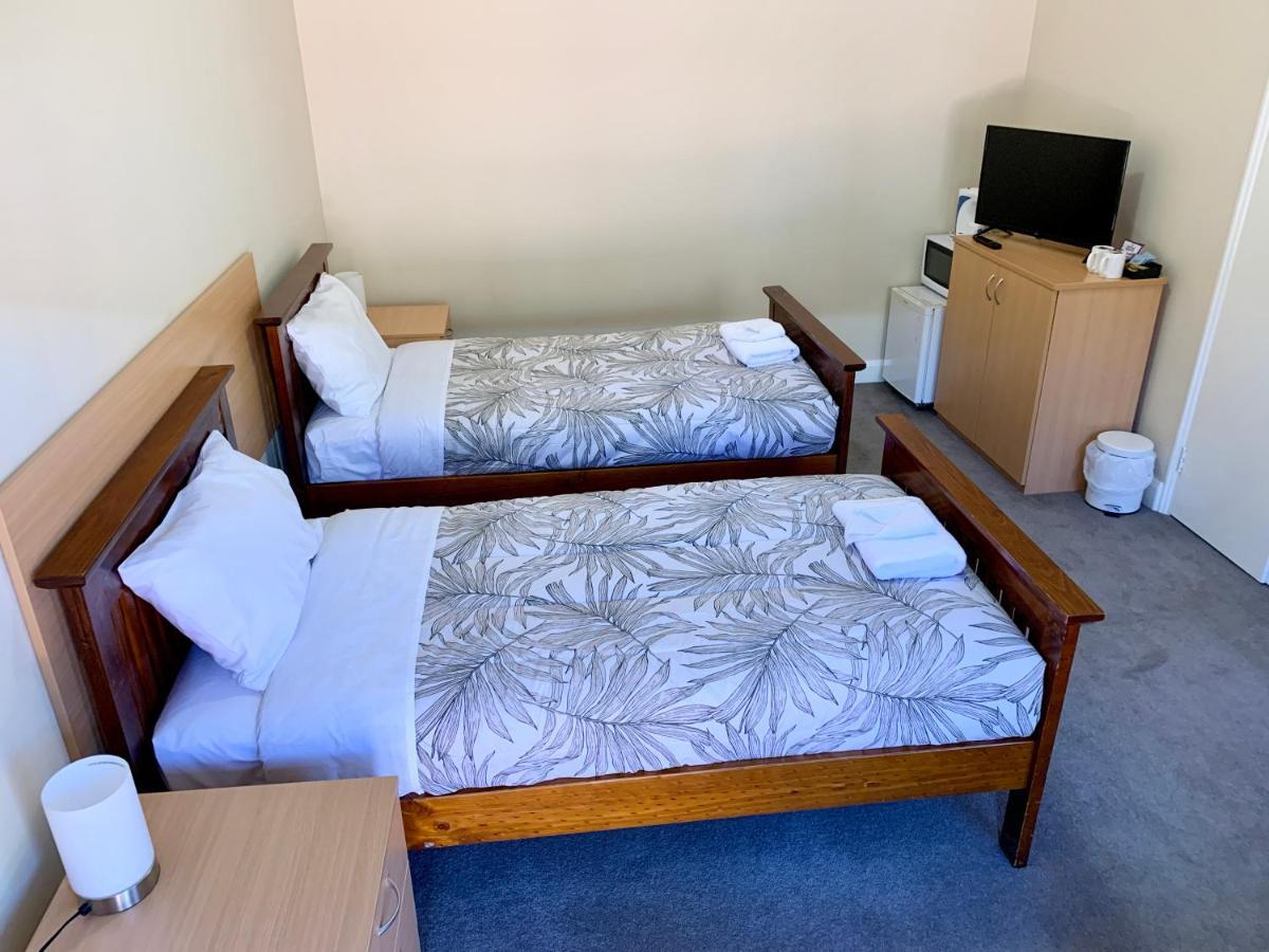 Settlers Hotel Йорк Екстериор снимка