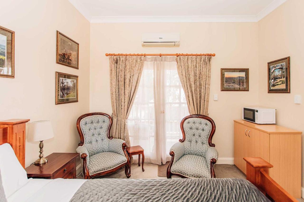Settlers Hotel Йорк Екстериор снимка